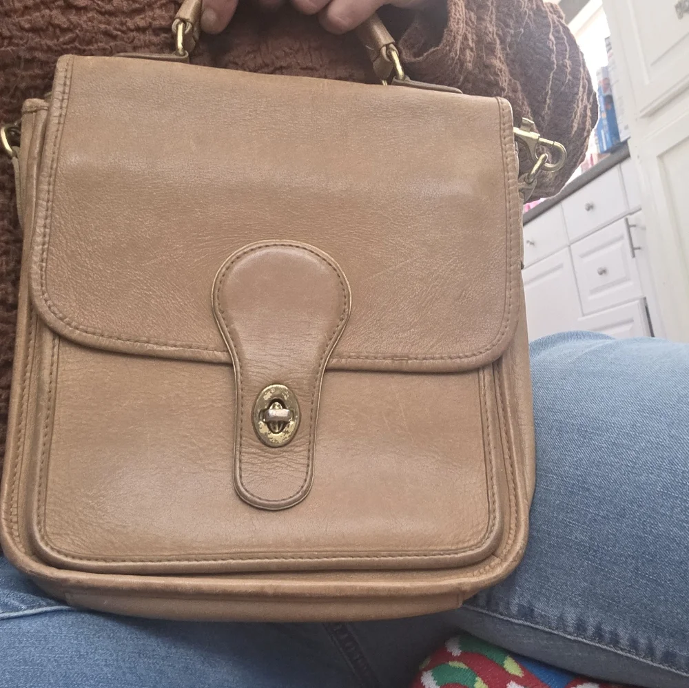 Vintage HUNT CLUB Elegant Tan Leather Women's Crossbody Equestrian Coach Like